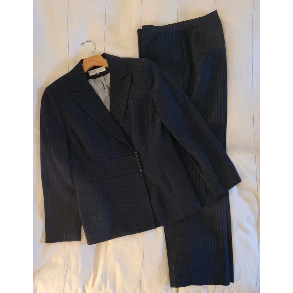 Tahari Arthur S Levine Womens Navy Stripe Tailored Fit Two Piece Pants Suit 10P